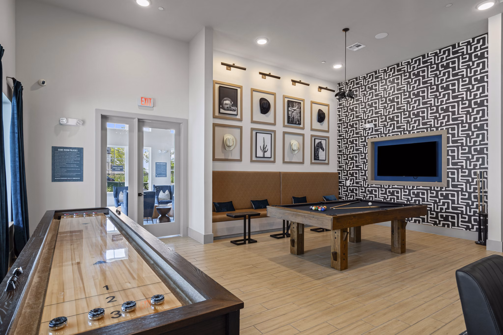 clubhouse at Peak at 1385 Apartments