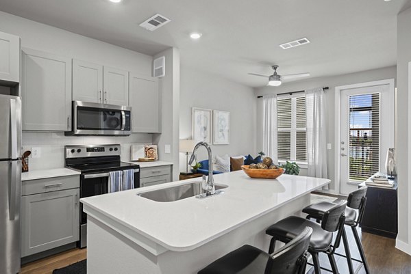 dining room at Peak at 1385 Apartments