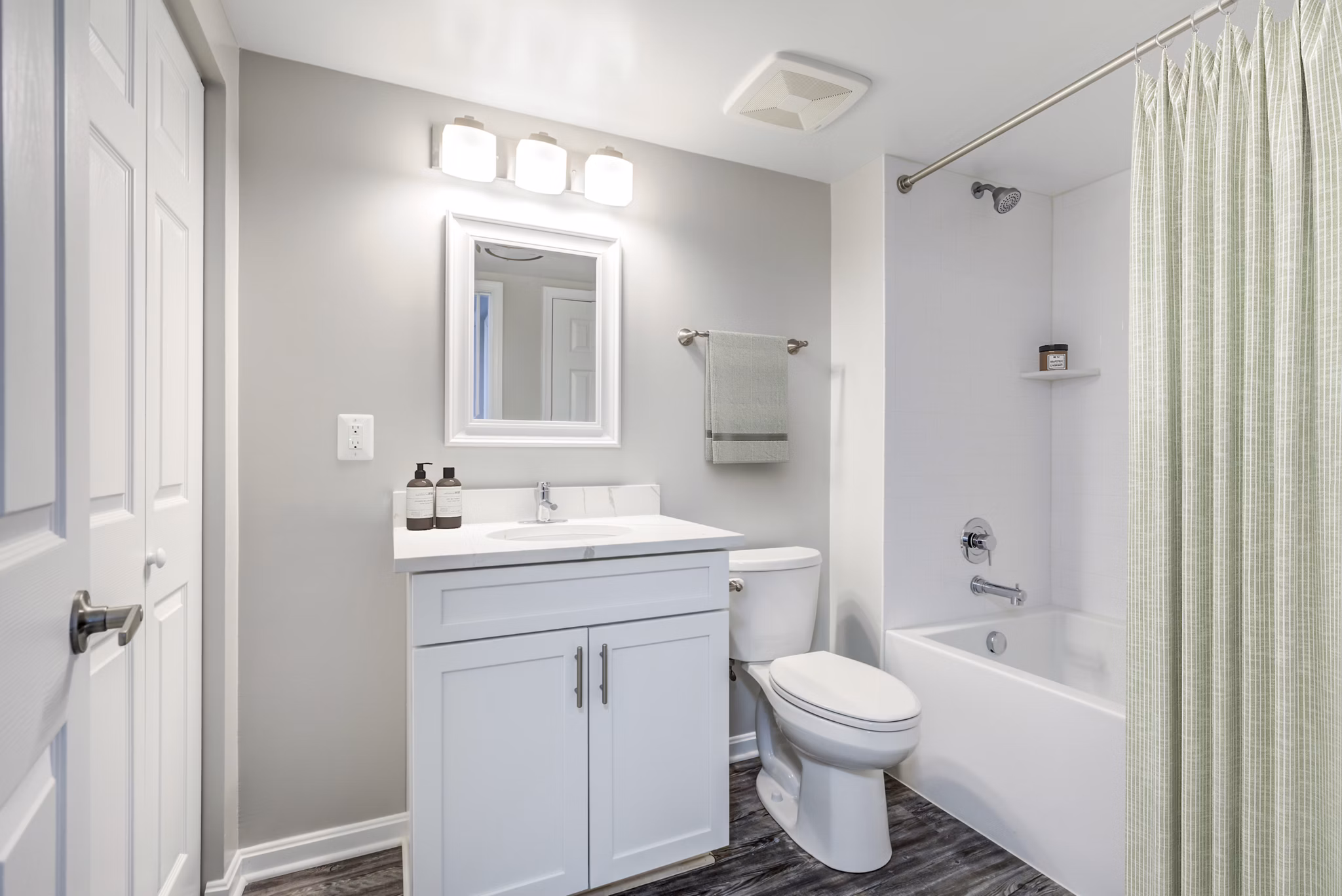 bathroom at Chase Heritage Apartments 