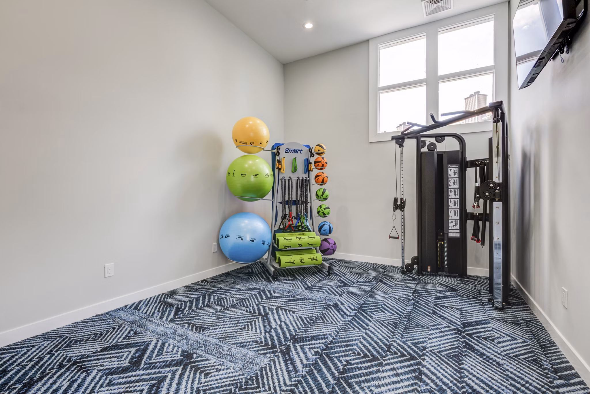 fitness center at Chase Heritage Apartments 