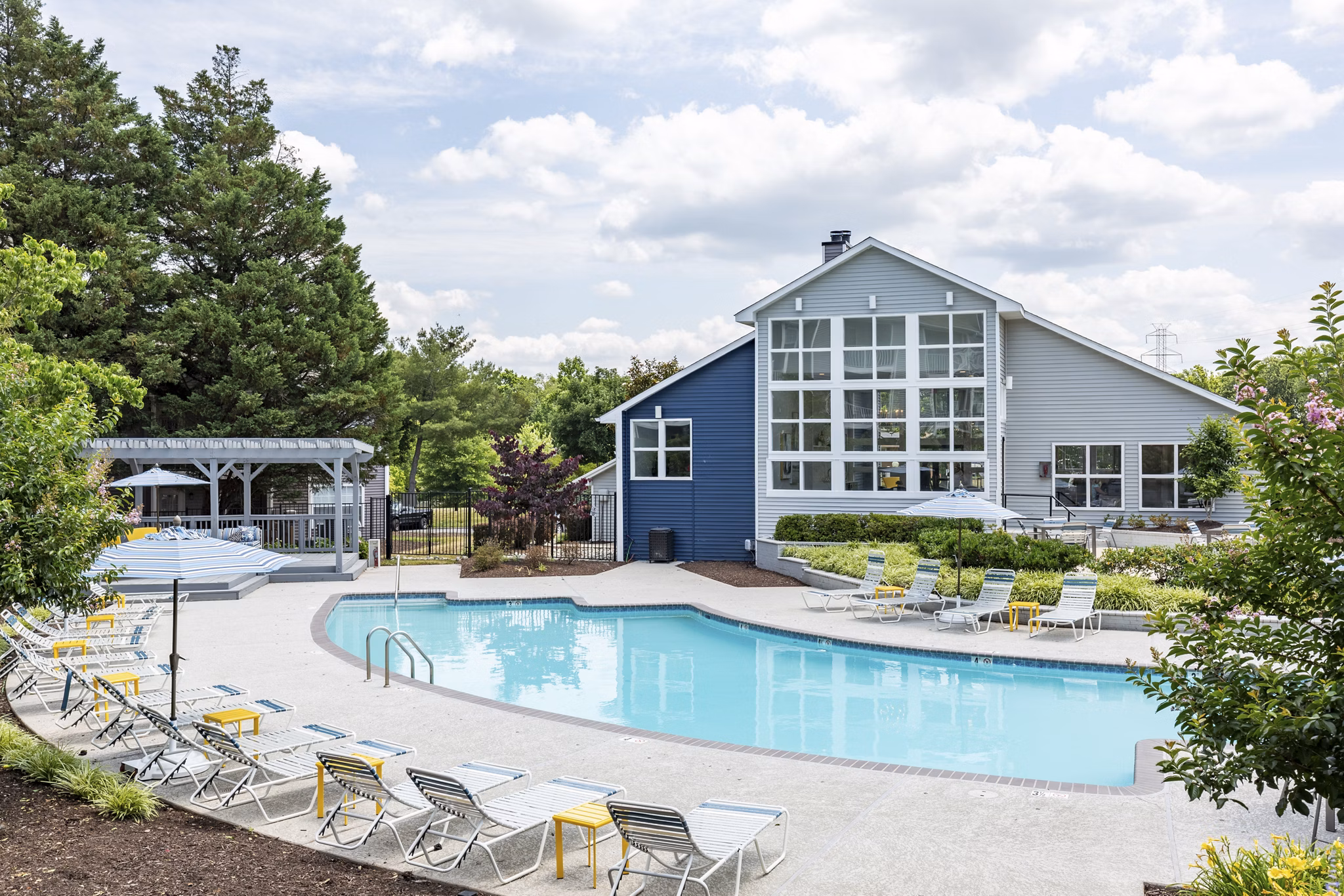 pool at Chase Heritage Apartments 