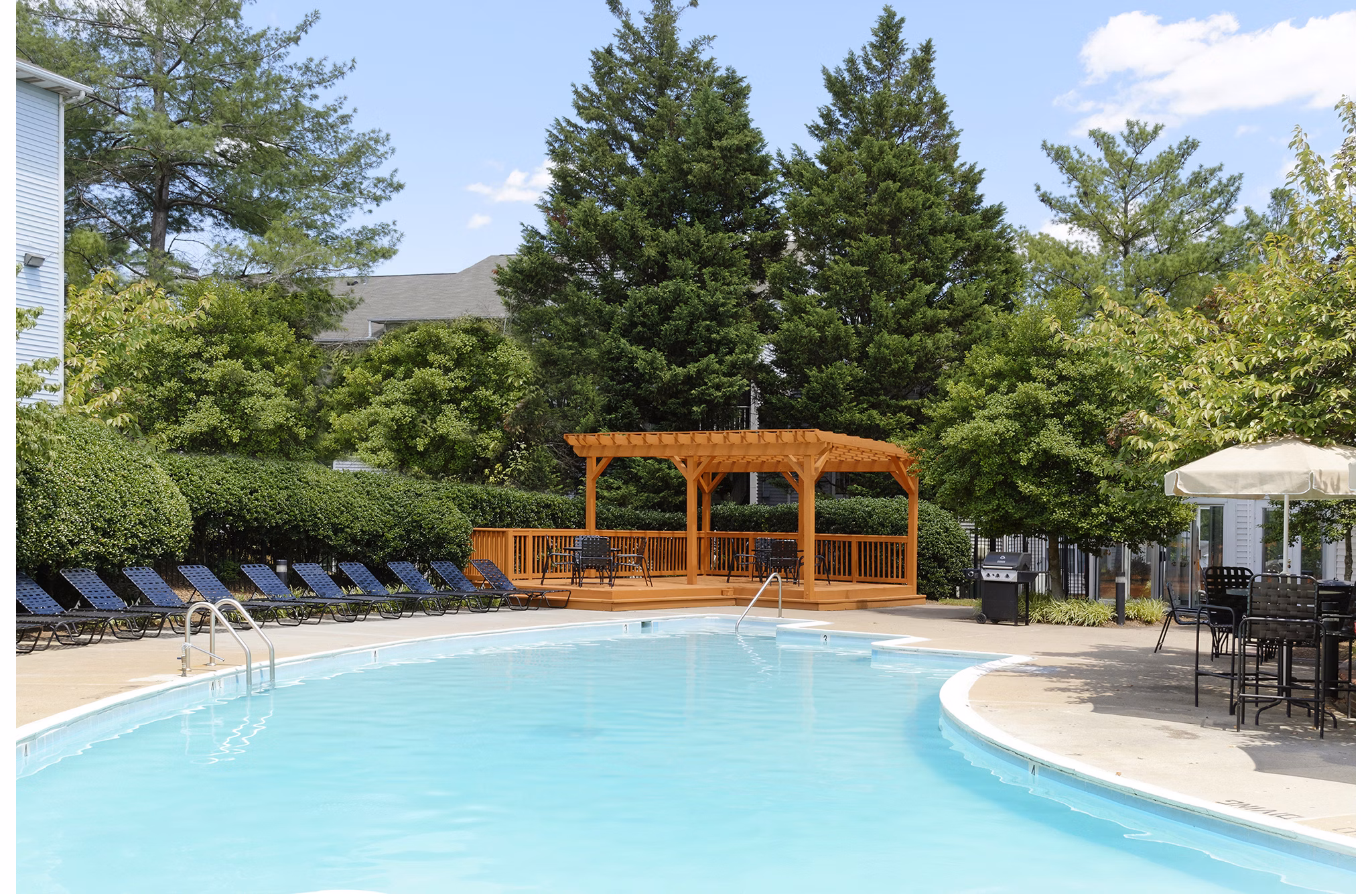 pool at Chase Heritage Apartments 