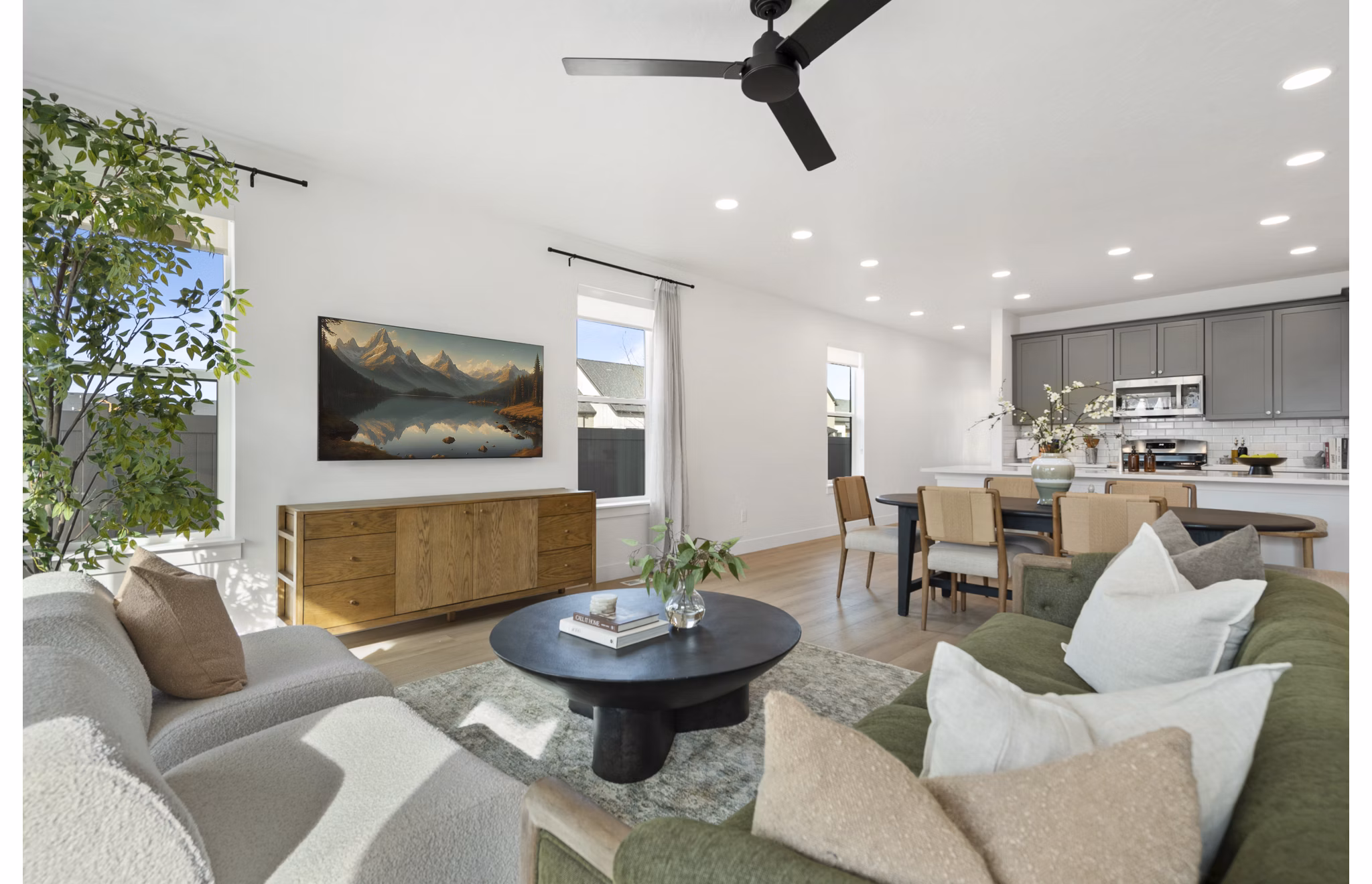 living room at Viviano at Saratoga Springs Apartments