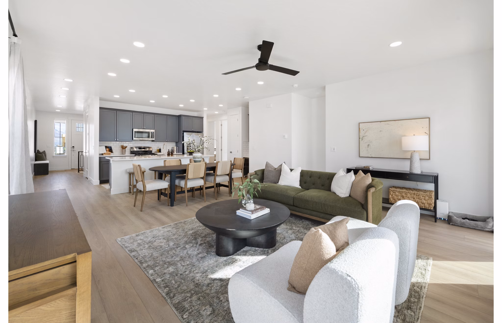 living room at Viviano at Saratoga Springs Apartments