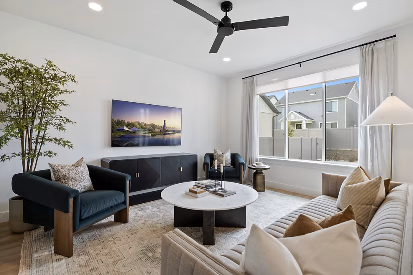 living room at Viviano at Saratoga Springs Apartments