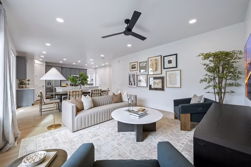 living room at Viviano at Saratoga Springs Apartments
