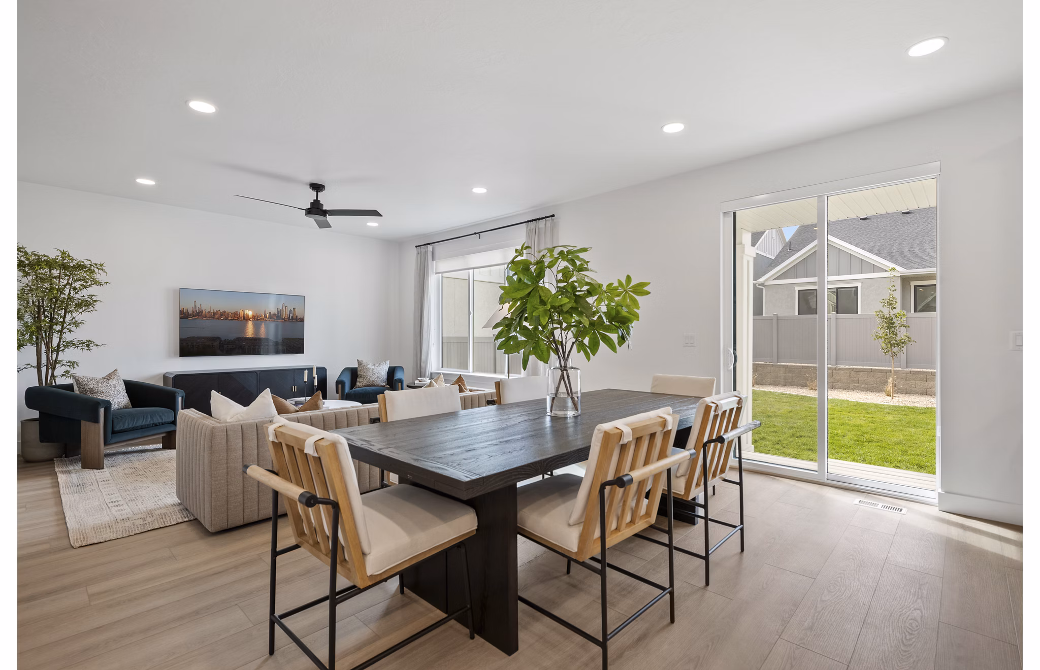 living room at Viviano at Saratoga Springs Apartments