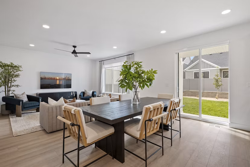 living room at Viviano at Saratoga Springs Apartments