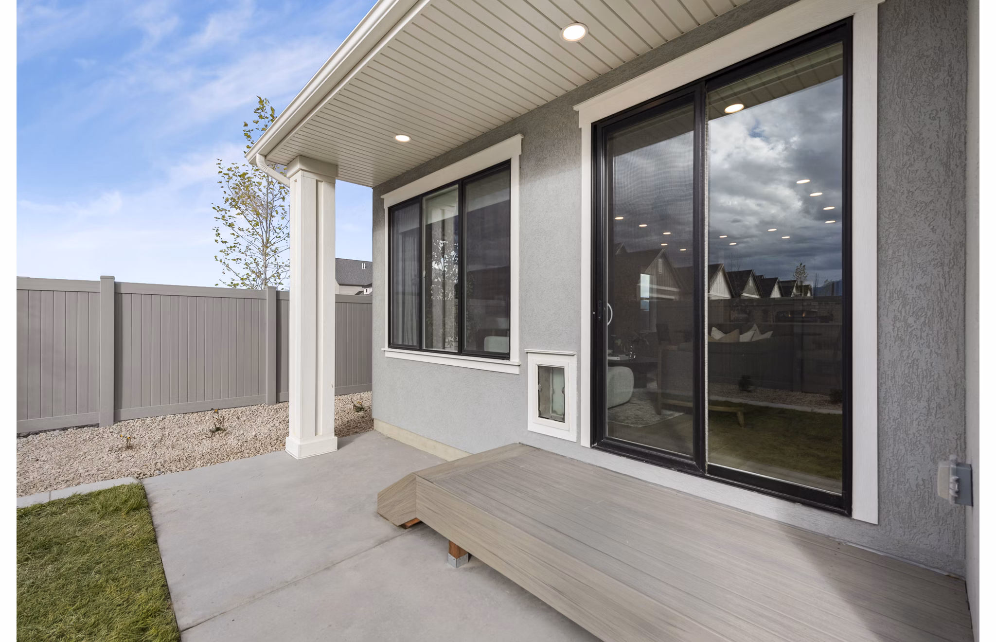 patio at Viviano at Saratoga Springs Apartments