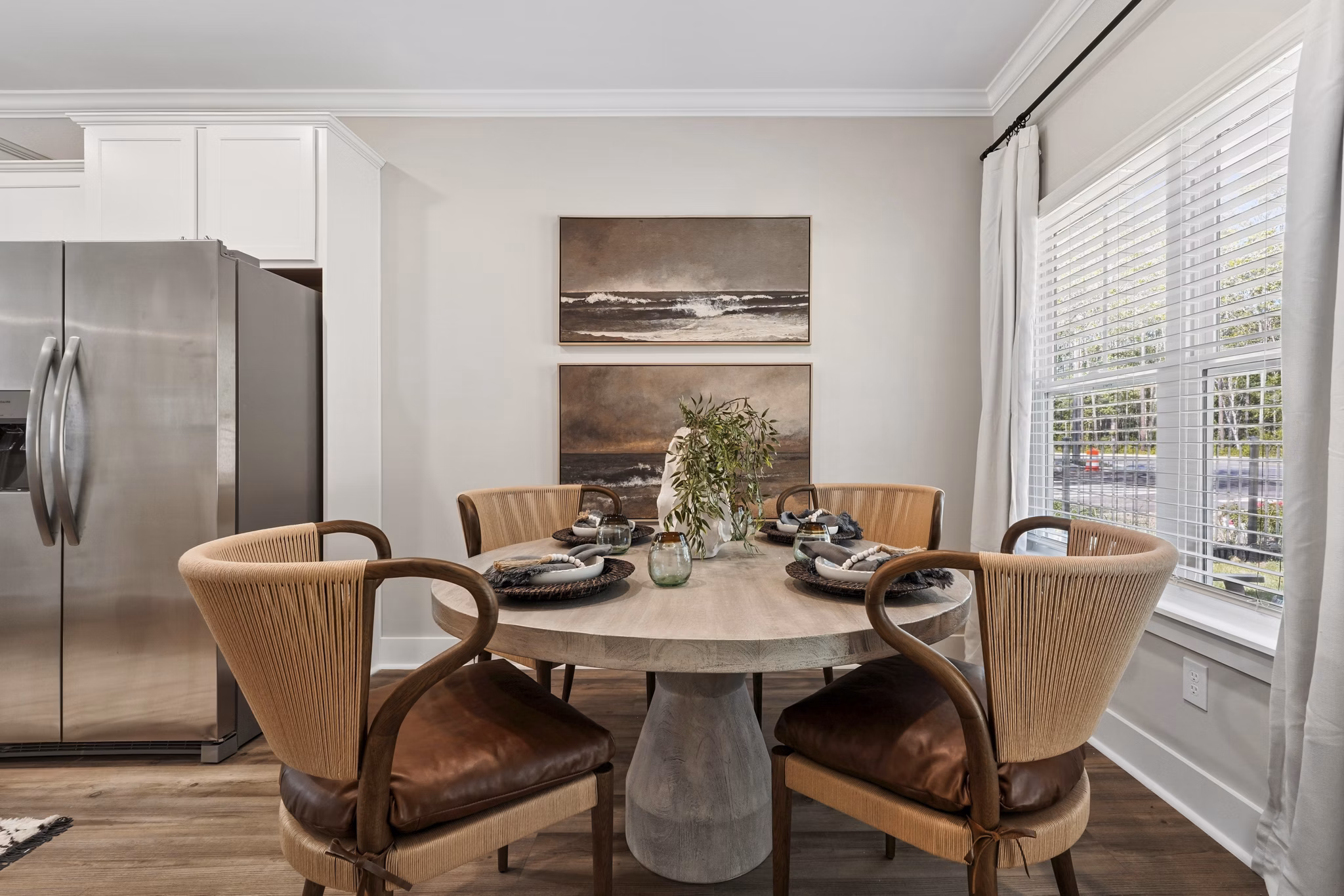 dining room at River Ford Apartments 