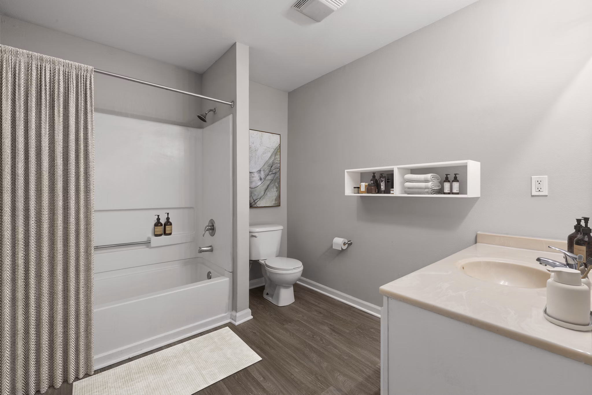 bathroom at Heritage Apartments 