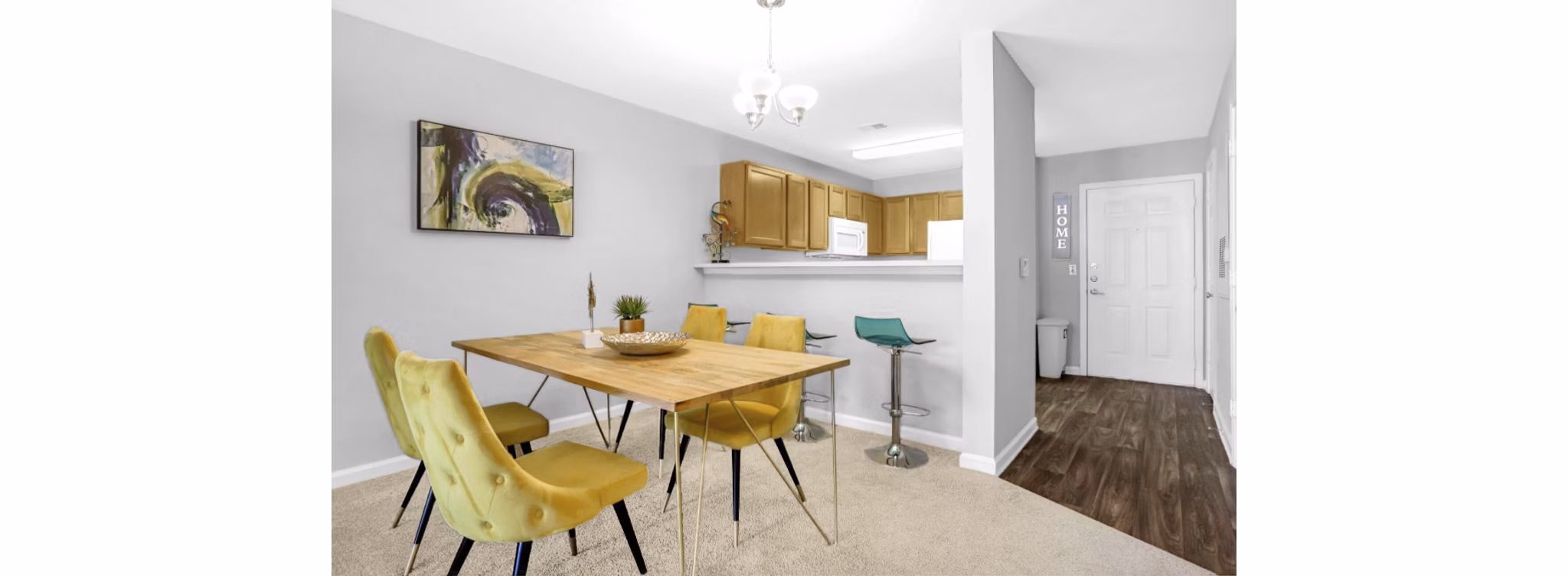 dining room at Heritage Apartments 