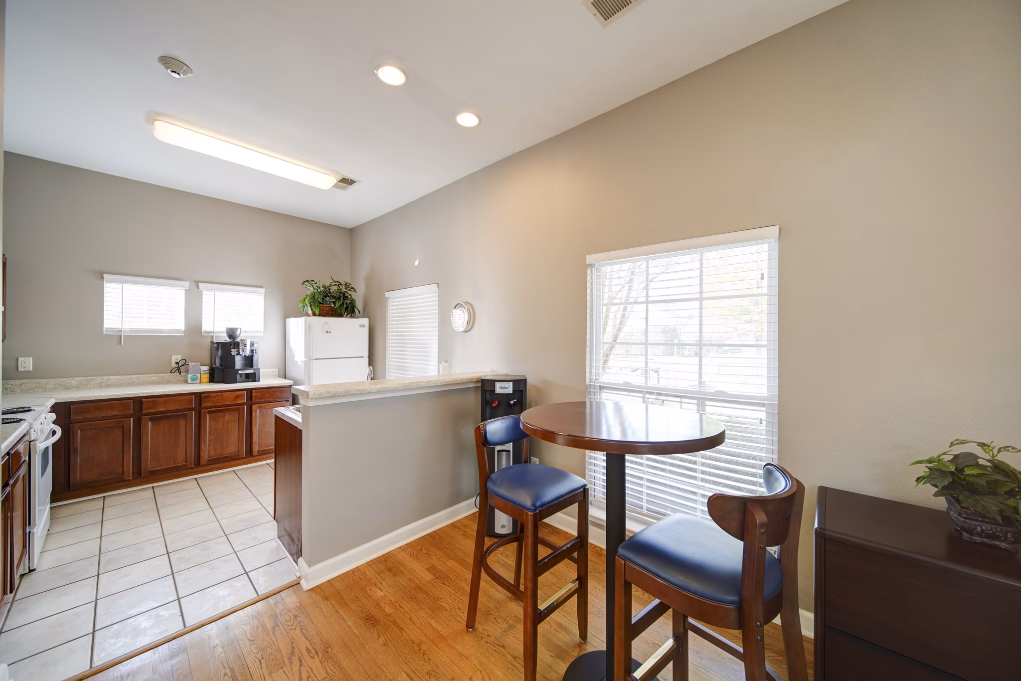 dining room at Heritage Apartments 