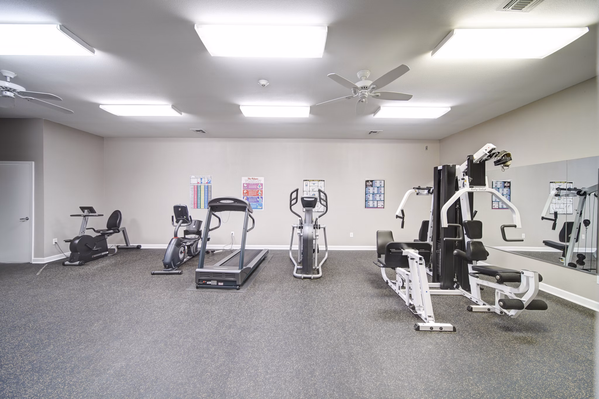 fitness center at Heritage Apartments 
