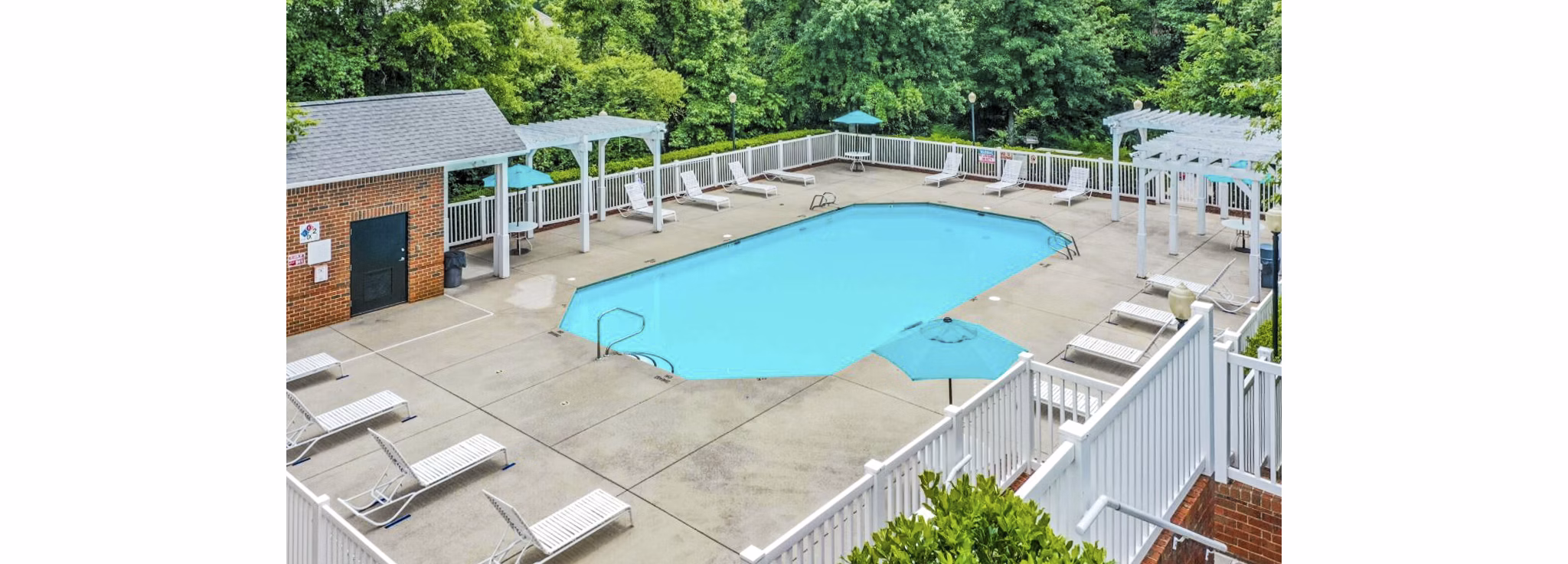pool at Heritage Apartments 
