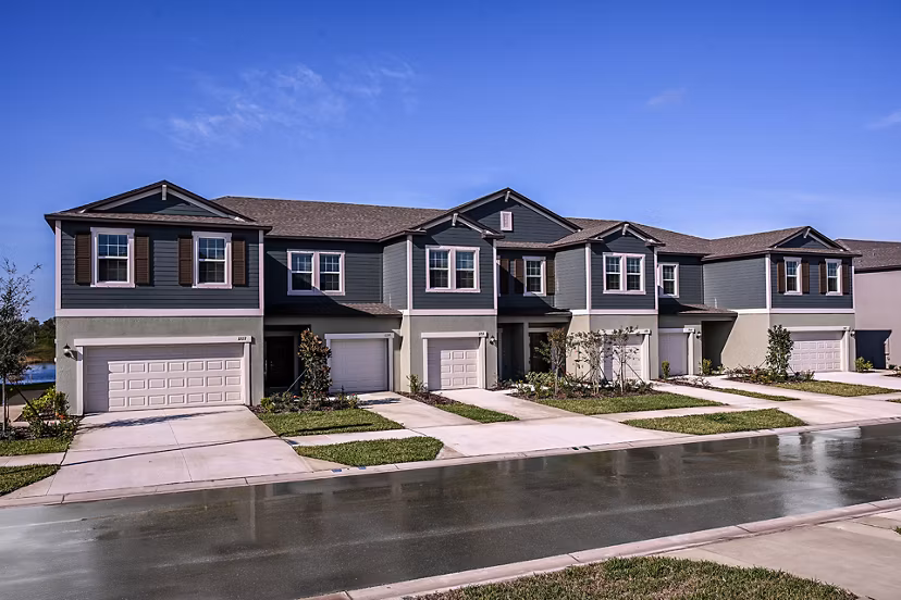 building at SkyMor Southshore Bay Apartments