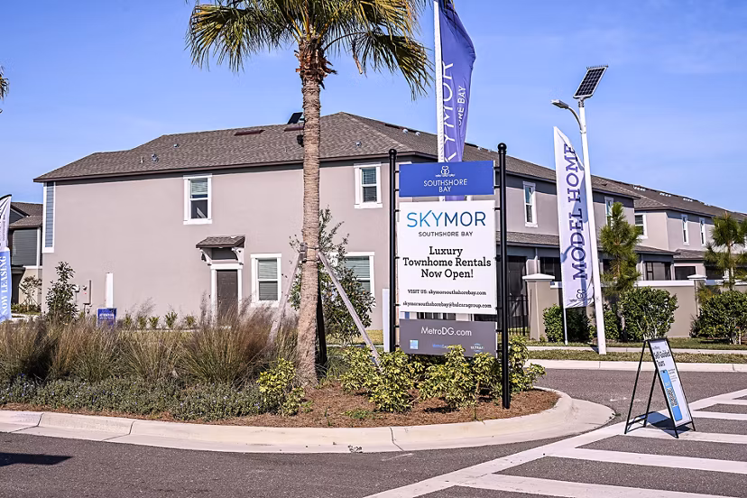 building at SkyMor Southshore Bay Apartments