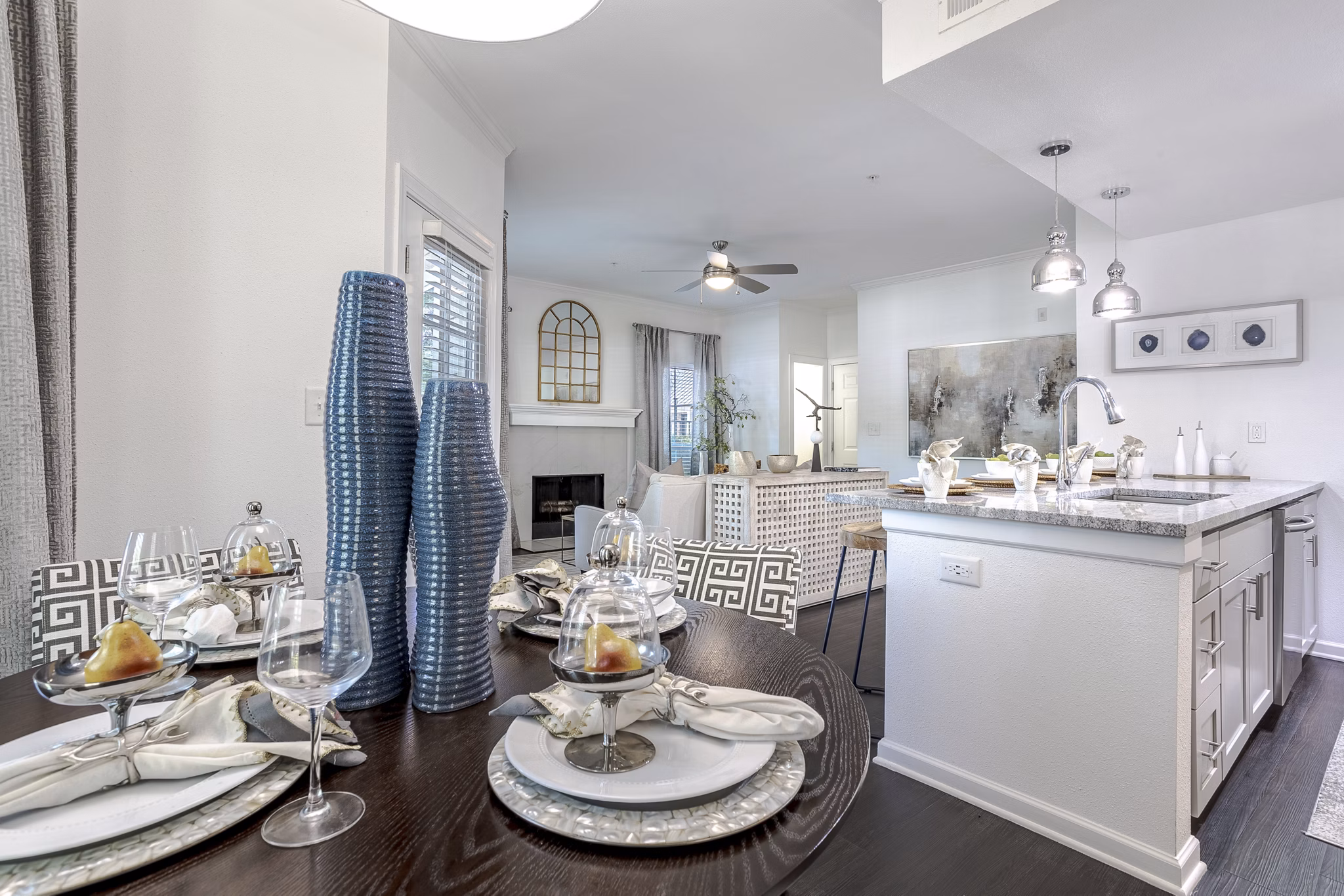dining room at Town Center Crossing Apartments
