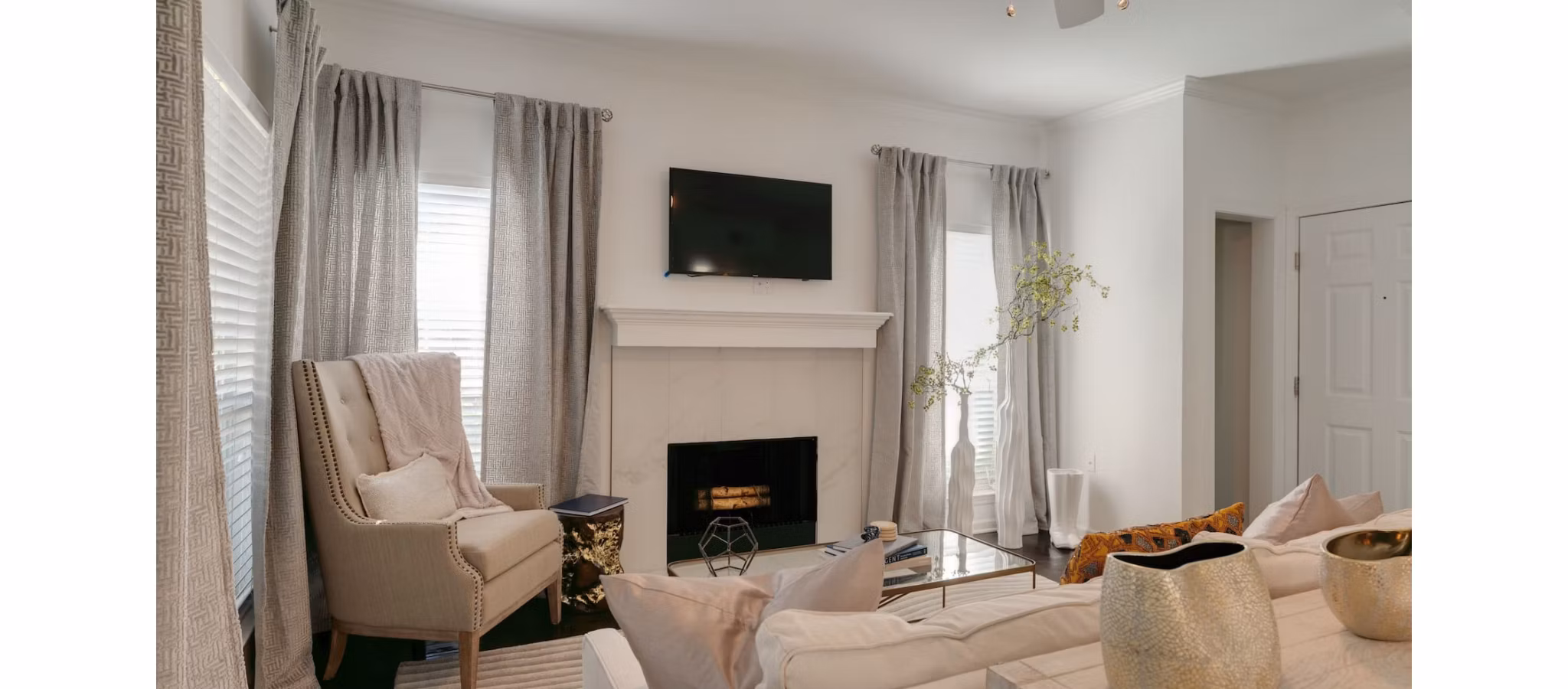 living room at Town Center Crossing Apartments