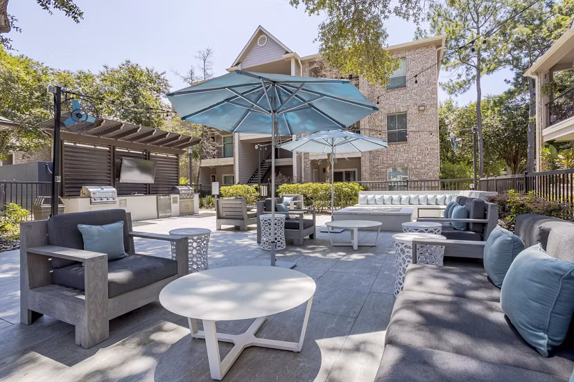 grill area at Town Center Crossing Apartments