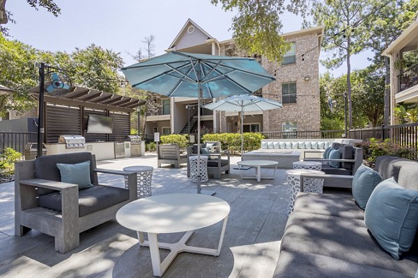 grill area at Town Center Crossing Apartments
