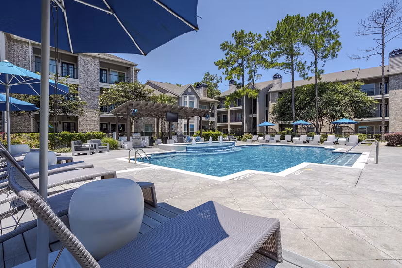 pool at Town Center Crossing Apartments