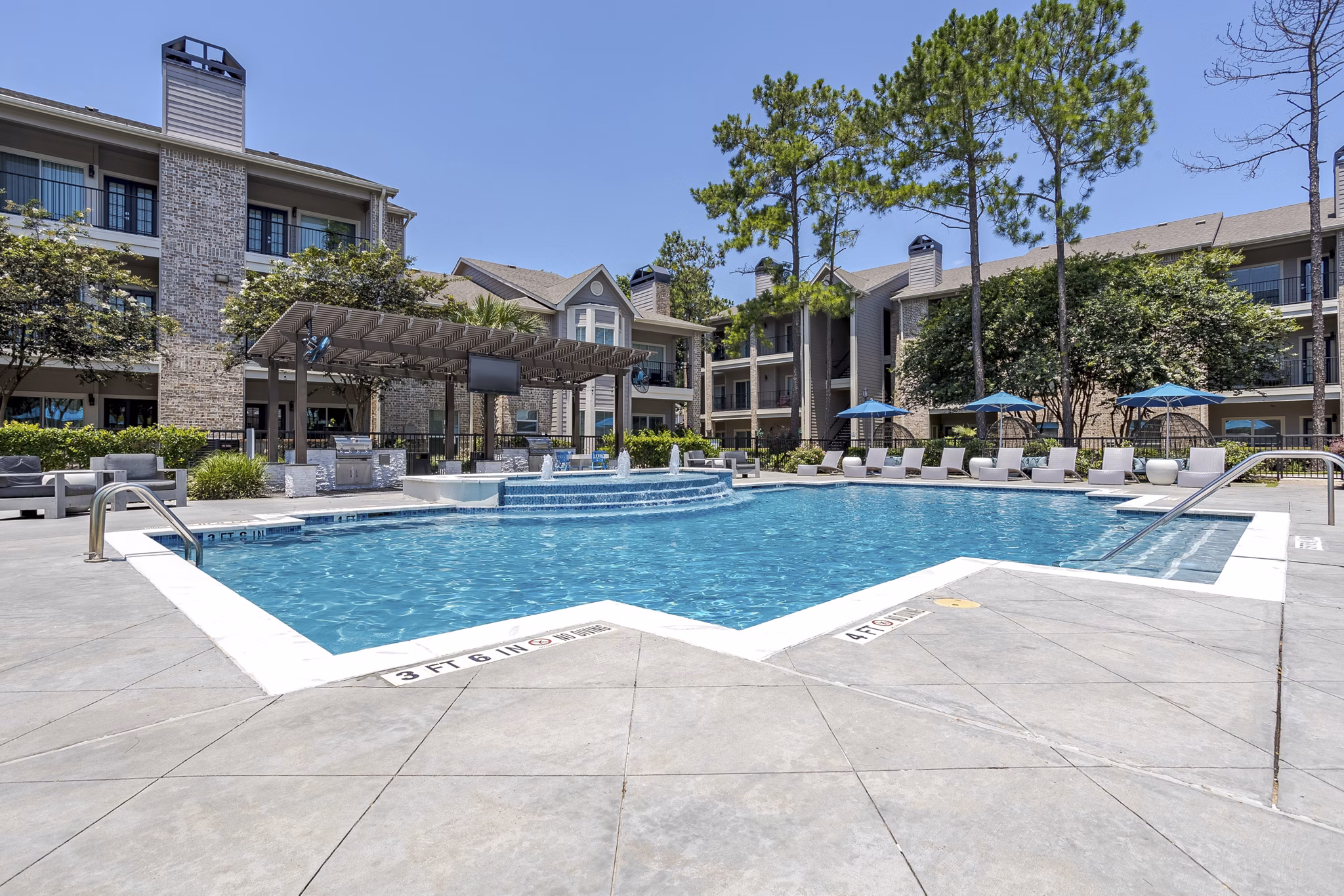 pool at Town Center Crossing Apartments