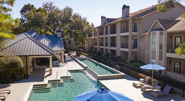 pool at Town Center Crossing Apartments