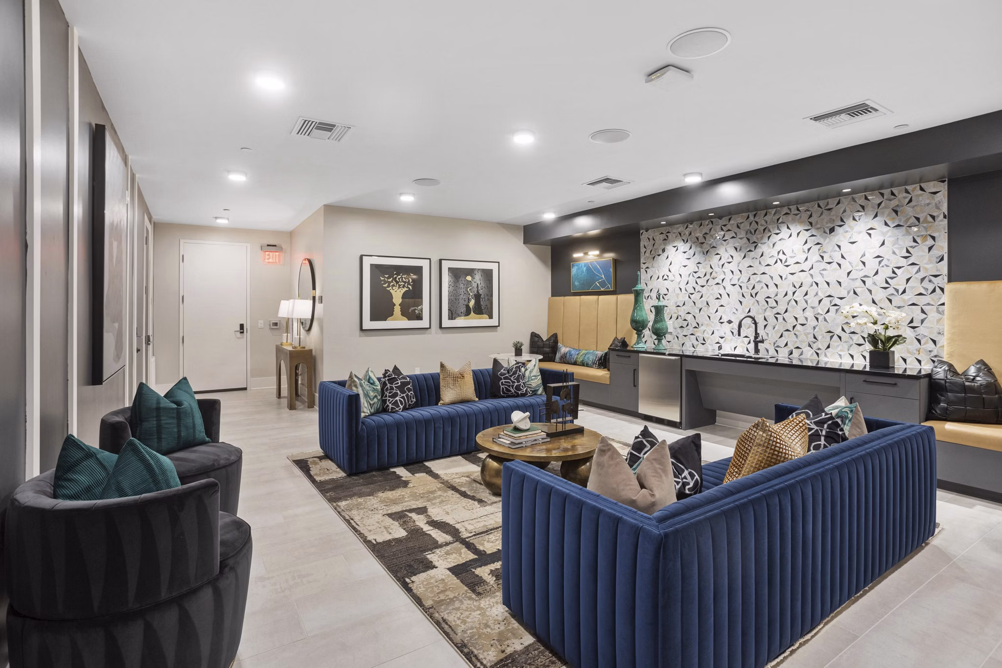 clubhouse at Alta 87 Apartments 