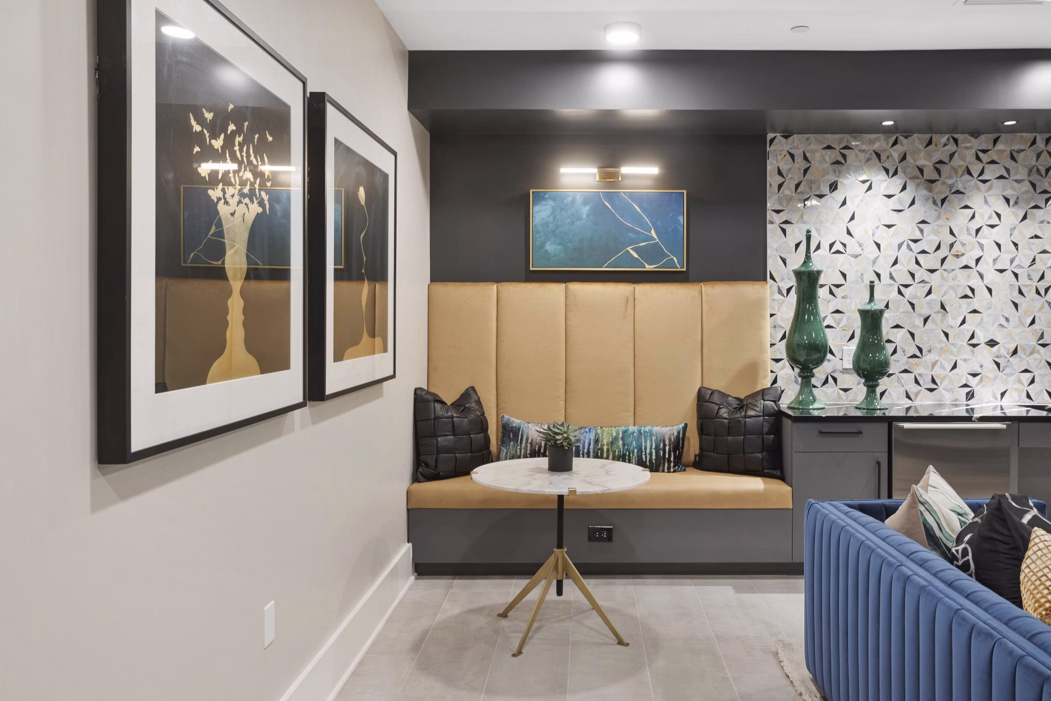 clubhouse at Alta 87 Apartments 