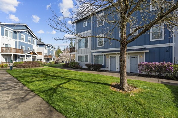 building at Creekview Crossing Apartments