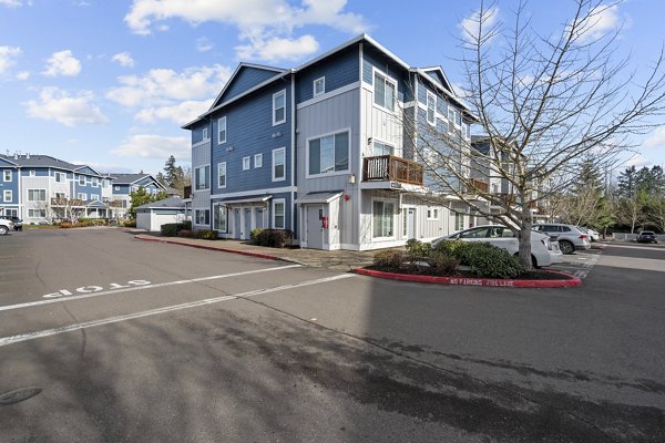 building at Creekview Crossing Apartments
