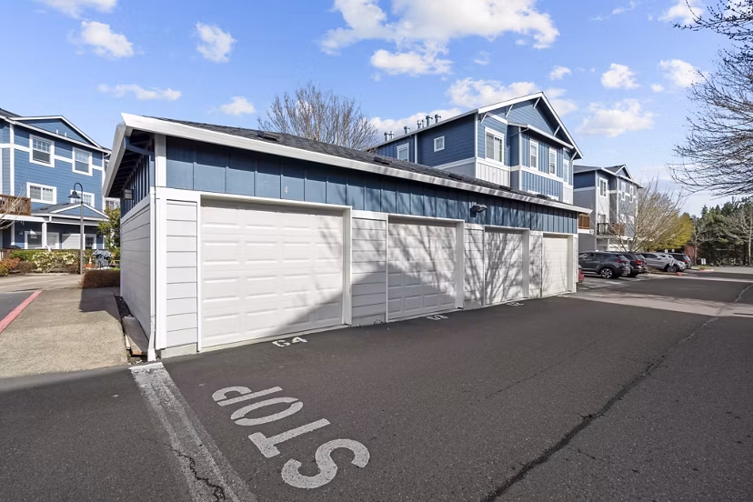 garage at Creekview Crossing Apartments