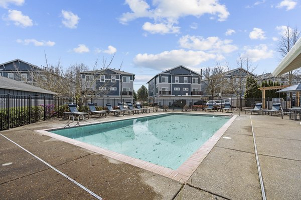 pool at Creekview Crossing Apartments