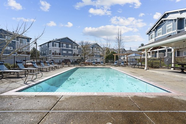 pool at Creekview Crossing Apartments