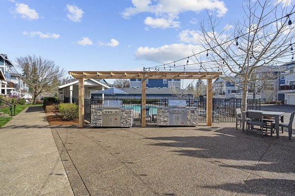 grill area at Creekview Crossing Apartments