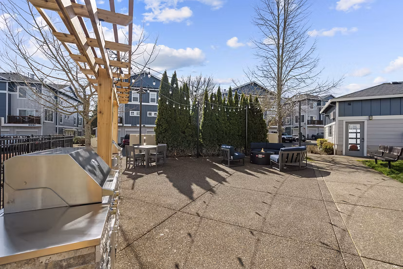 grill area at Creekview Crossing Apartments