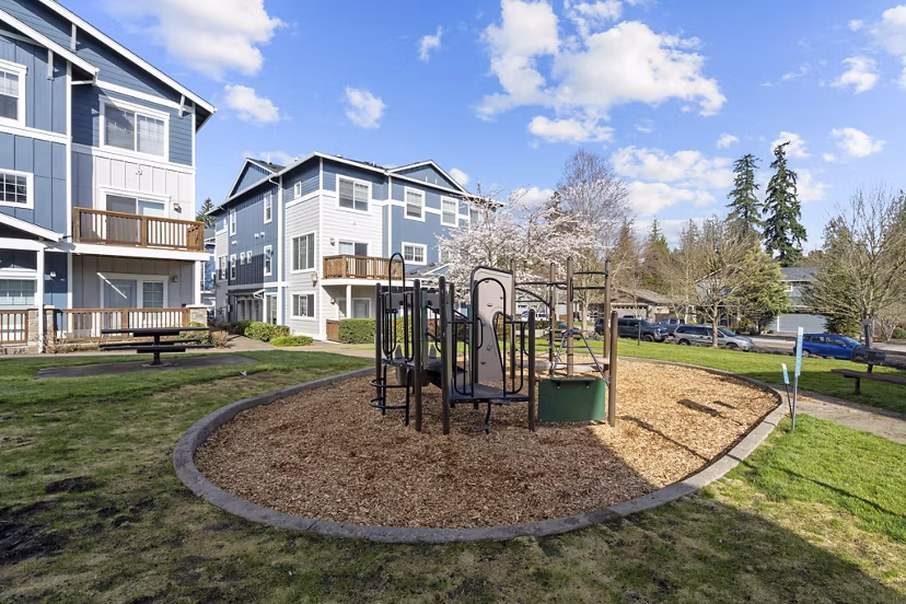 playground at Creekview Crossing Apartments