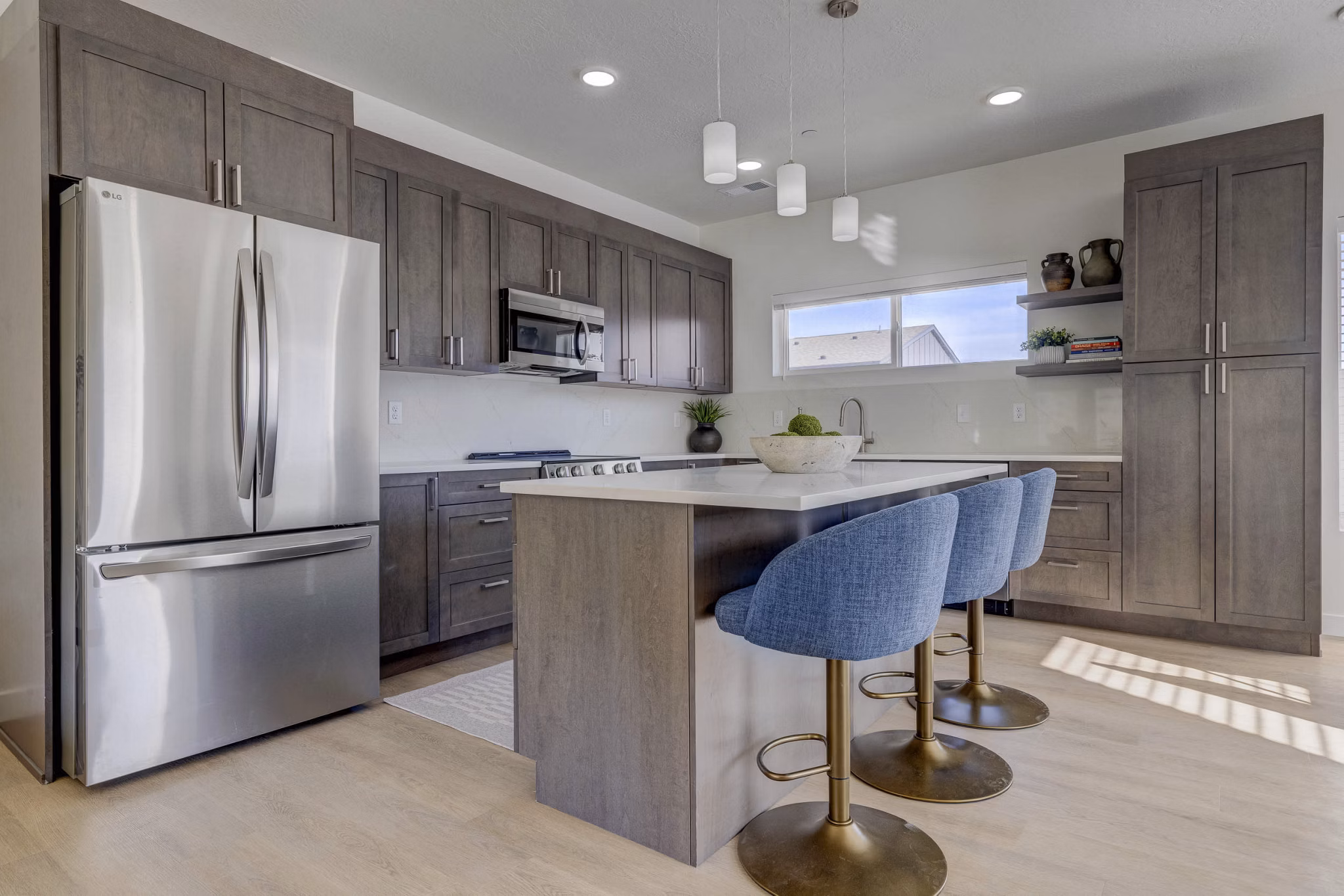 kitchen at Trailside Townhomes Apartments