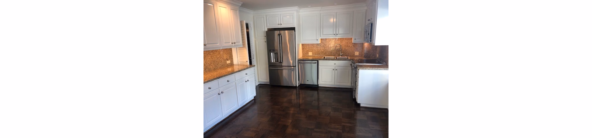 kitchen at 1000 Green Apartments