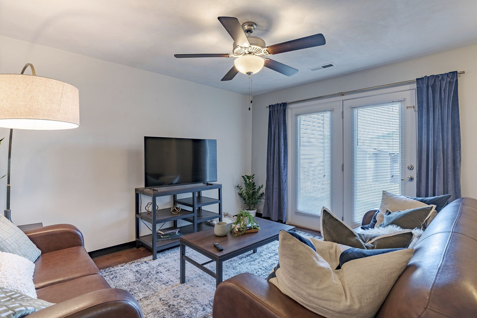 living room at Arcadia Harrisonburg Apartments 