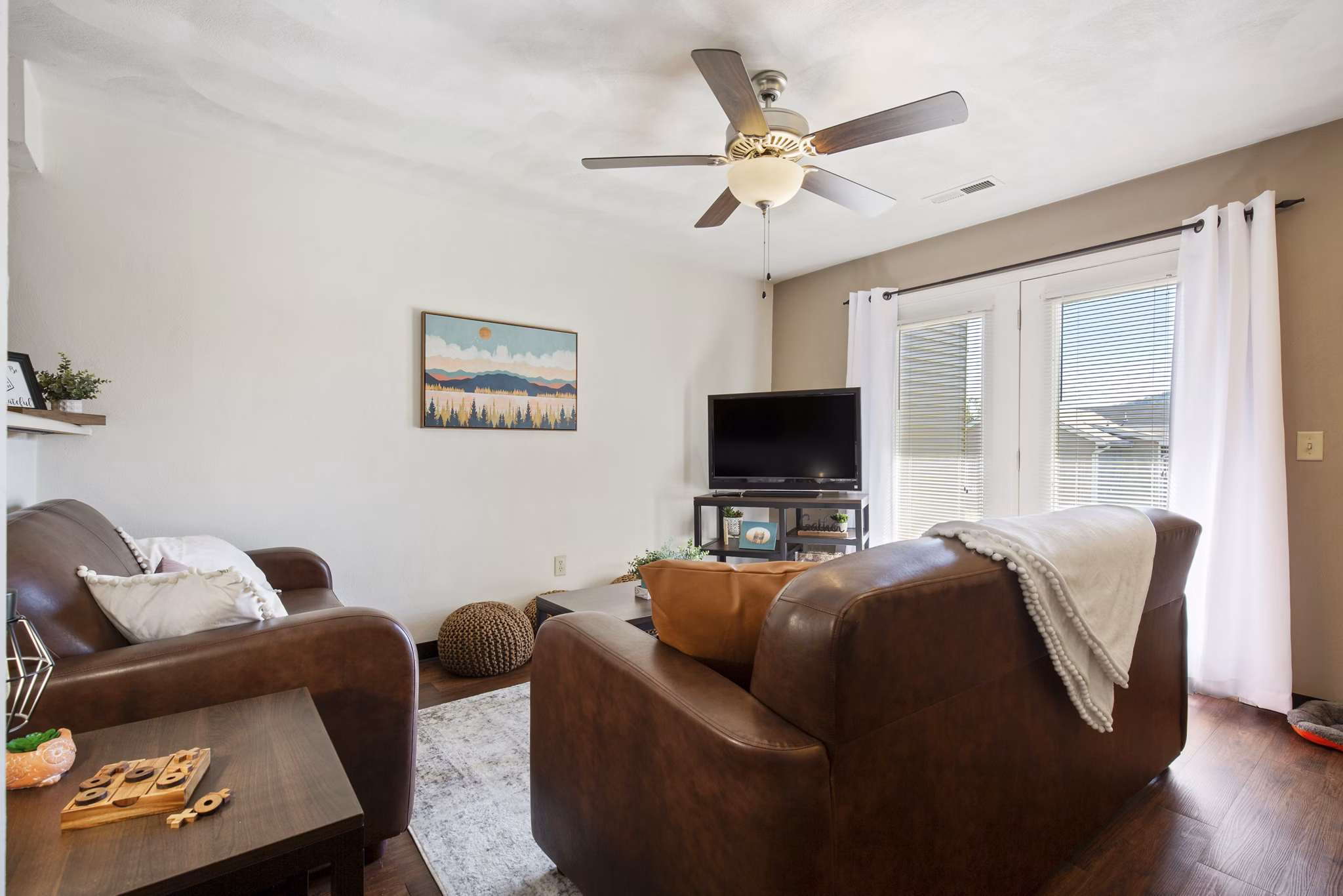 living room at Arcadia Harrisonburg Apartments