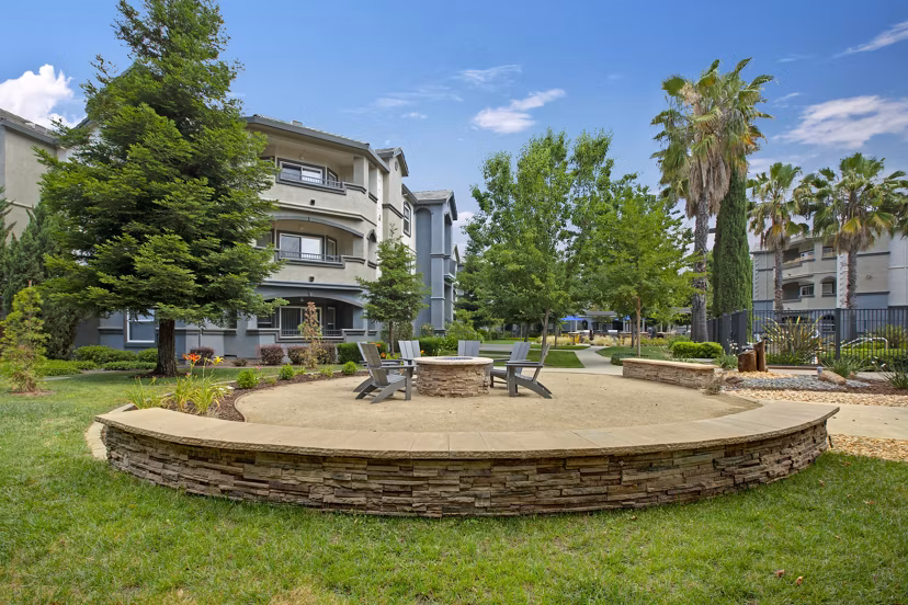 exterior at Broadleaf Apartments