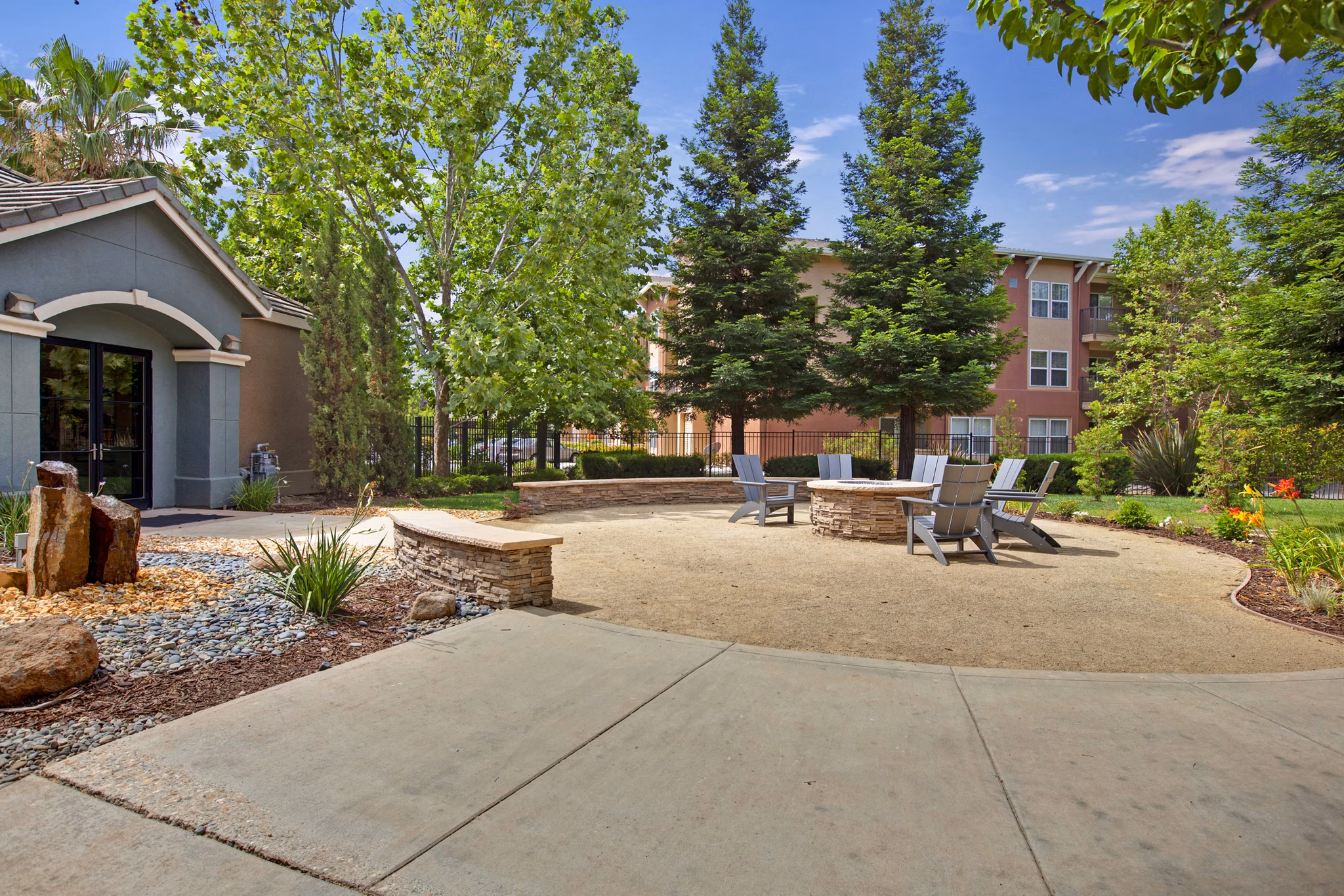 exterior at Broadleaf Apartments