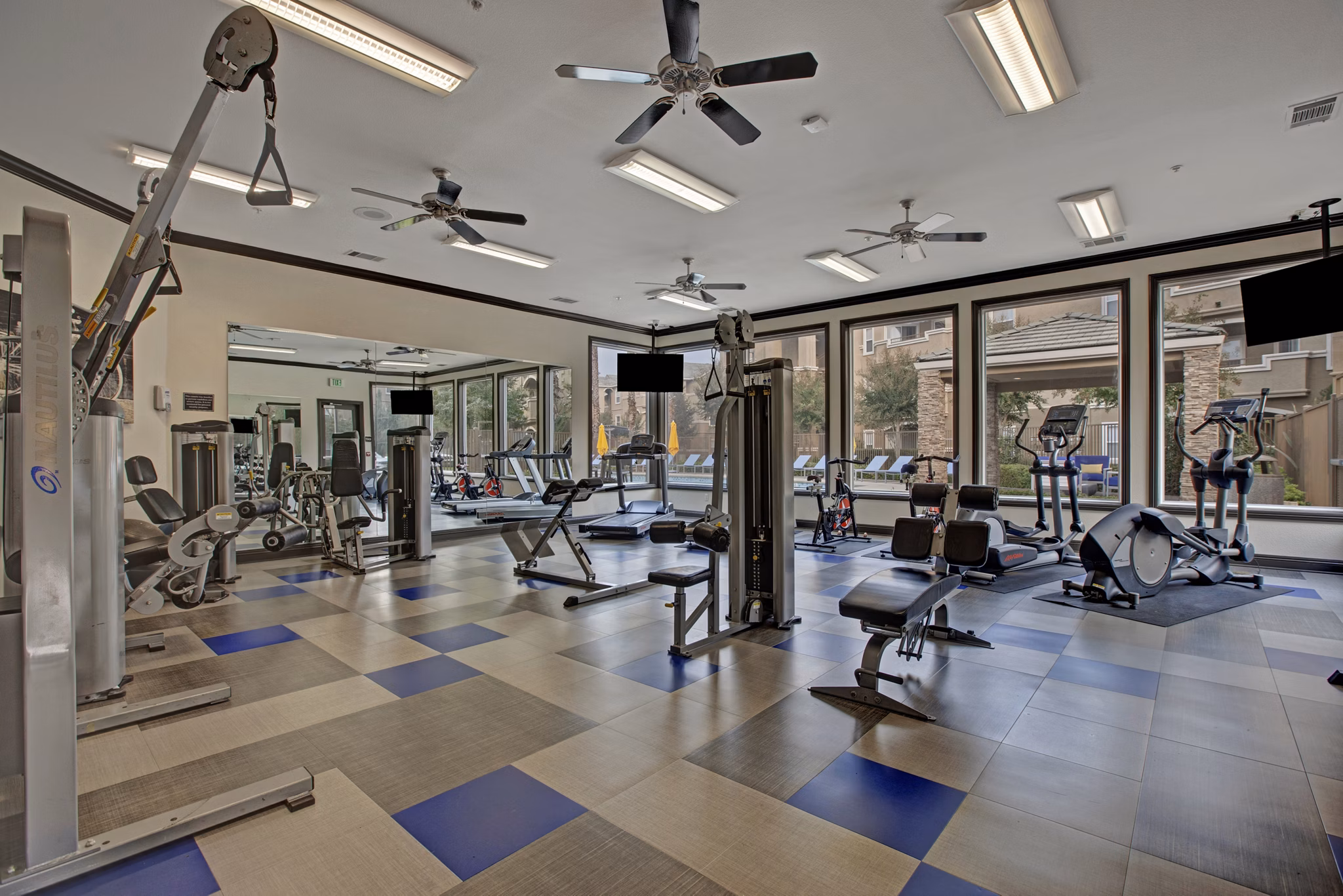 fitness center at Broadleaf Apartments
