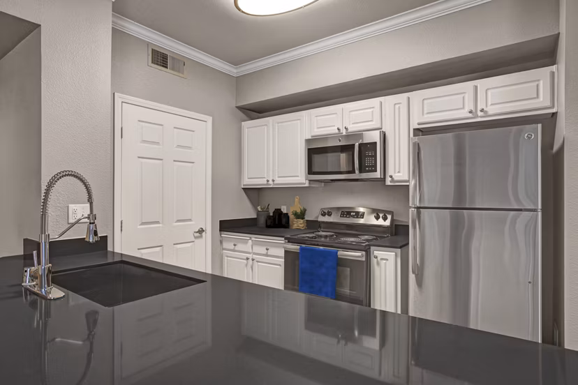 kitchen at Broadleaf Apartments