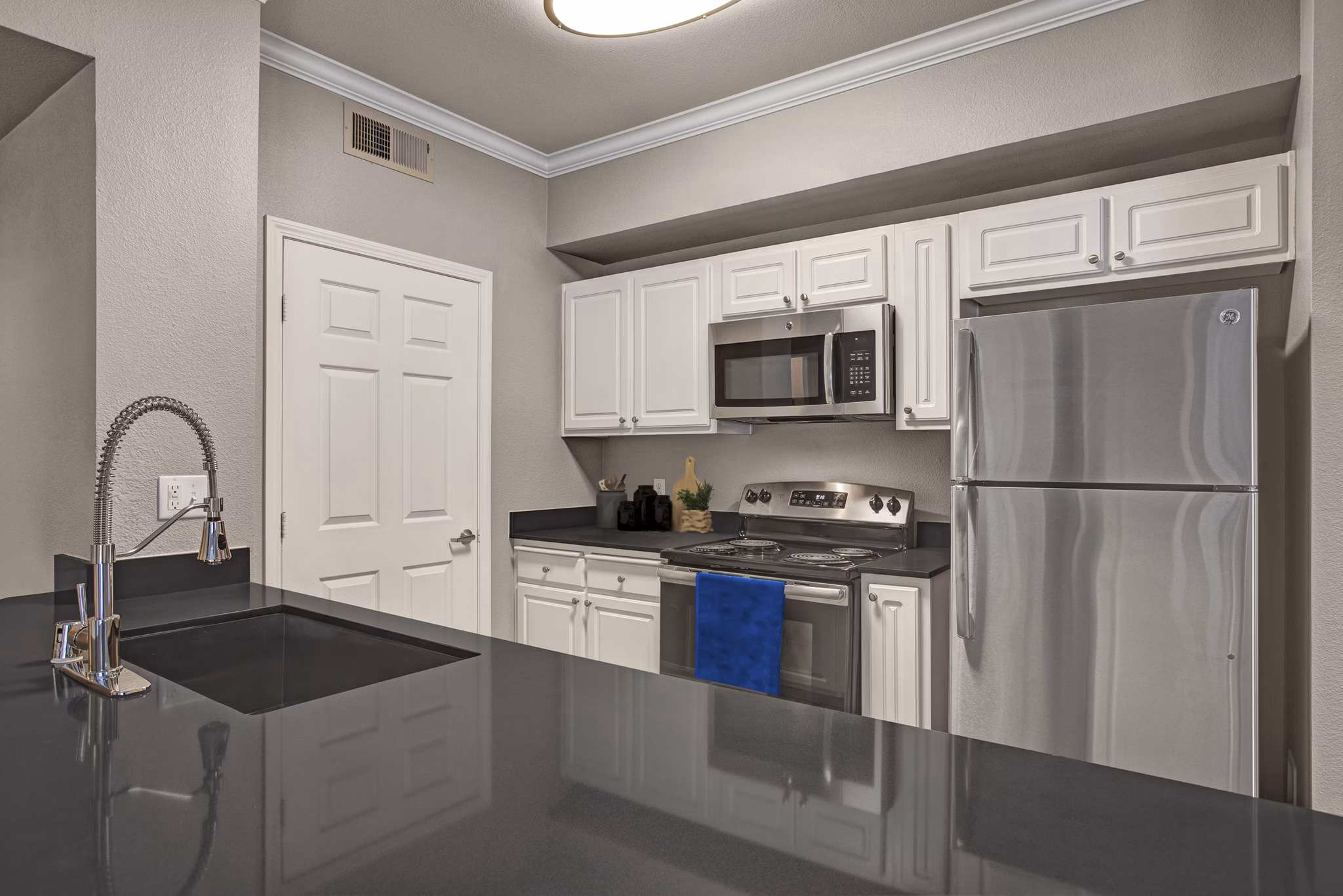 kitchen at Broadleaf Apartments