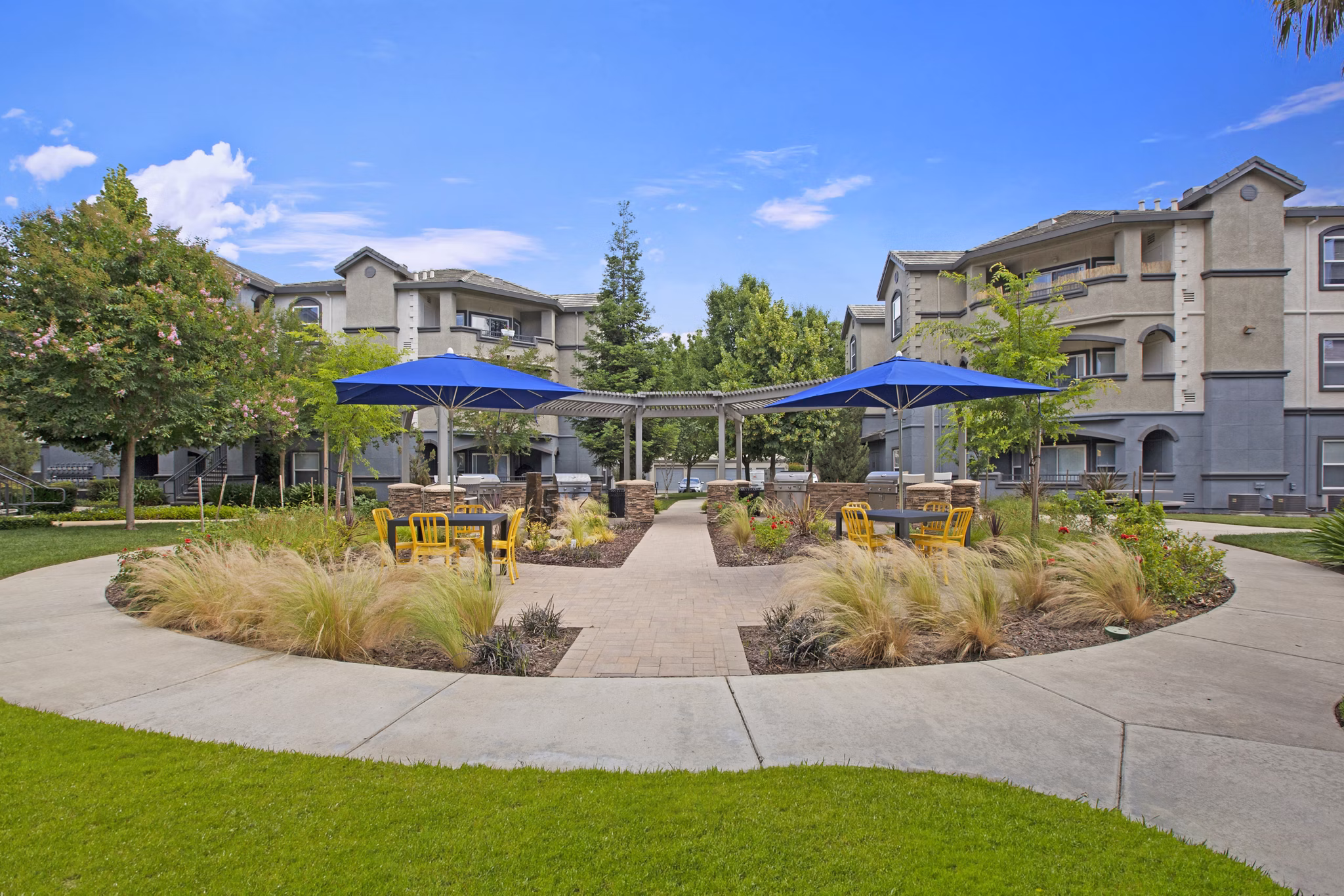 grill area at Broadleaf Apartments