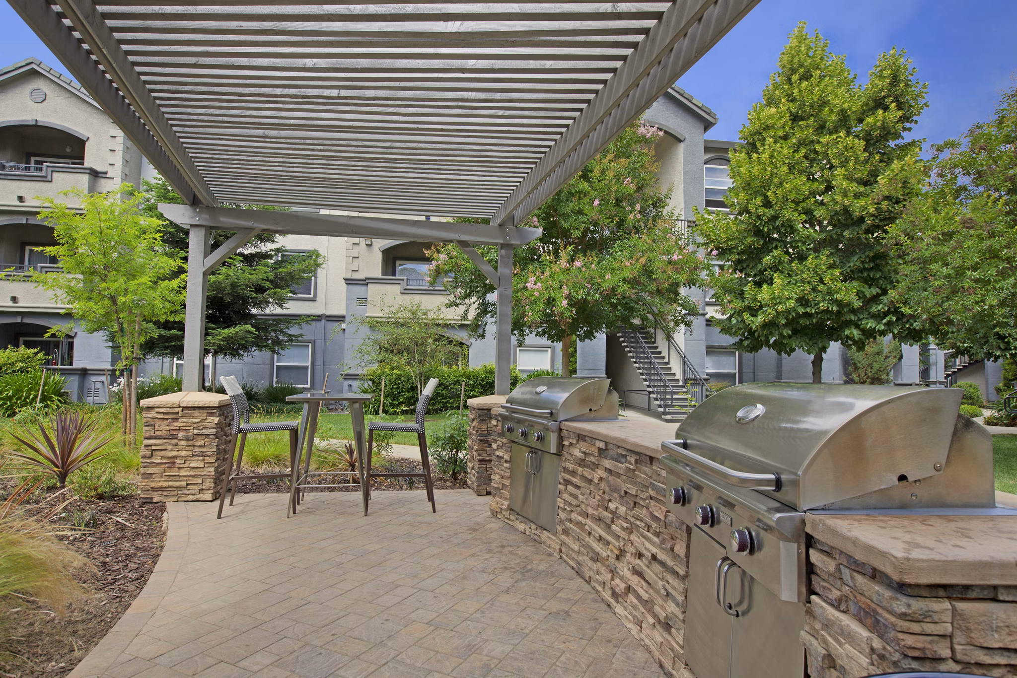 grill area at Broadleaf Apartments