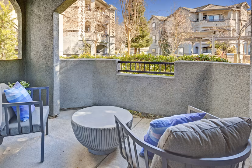 grill area at Broadleaf Apartments